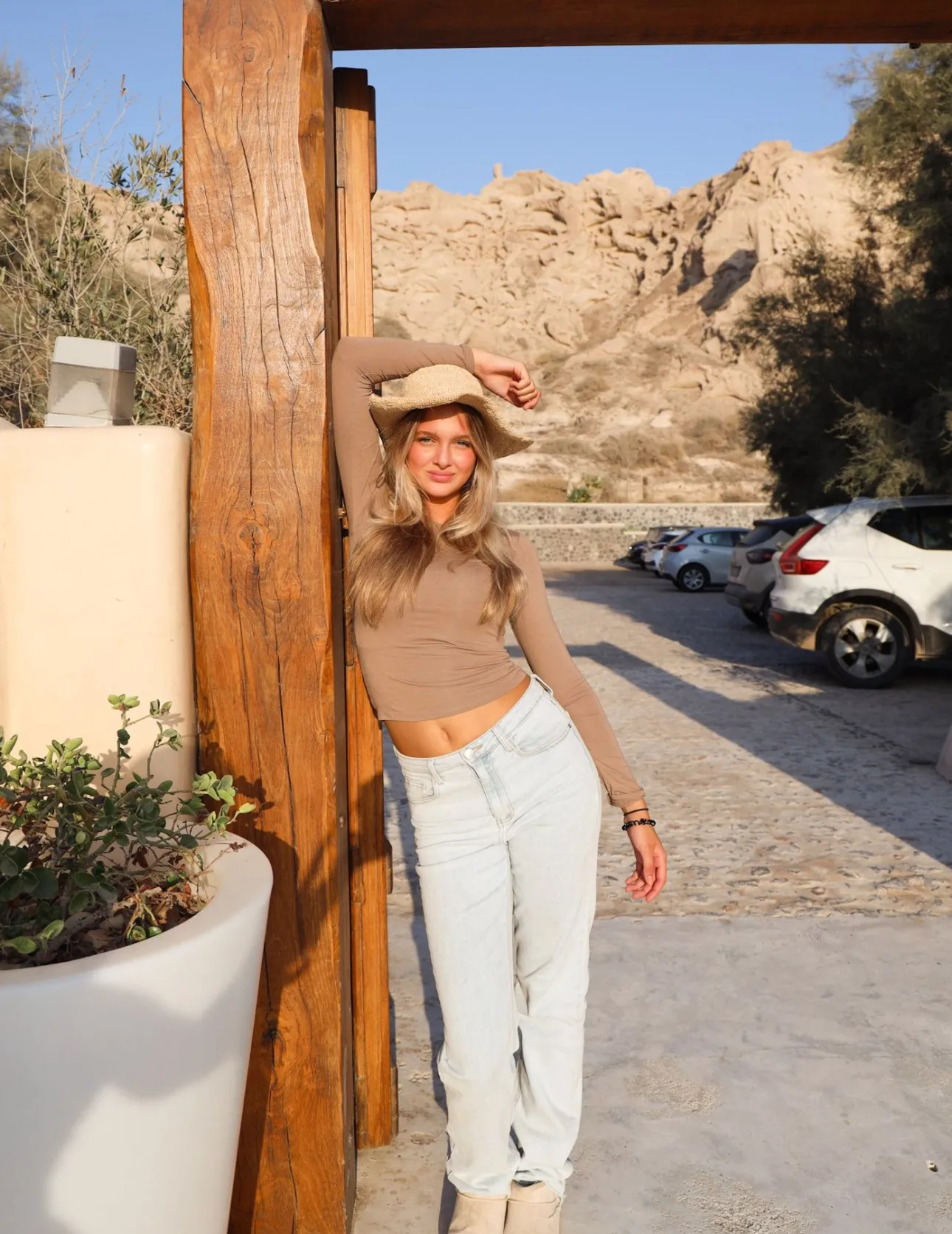 Hauts>Meet Me There Muse Top Taupe